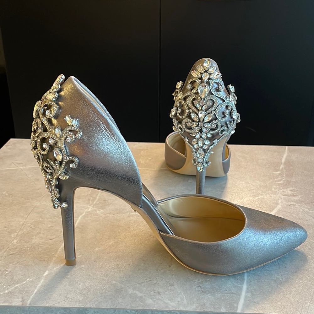 Badgley Mischka Jewel Heel Pump Pewter Size 9 NWT